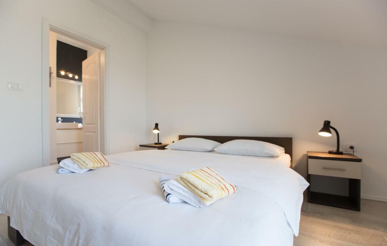 Relaxing Whole Top Floor Apartment By The Sea Žaborić Eksteriør billede
