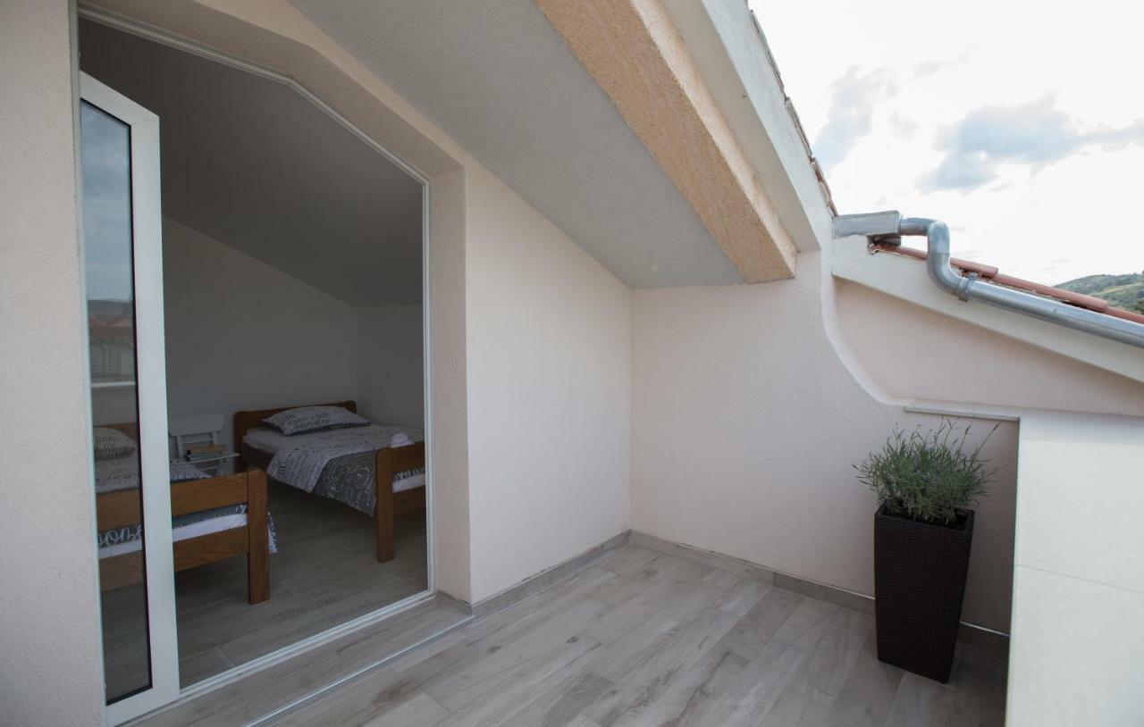Relaxing Whole Top Floor Apartment By The Sea Žaborić Eksteriør billede